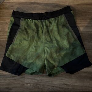 Nike Men's Athletic Shorts in Green and Black